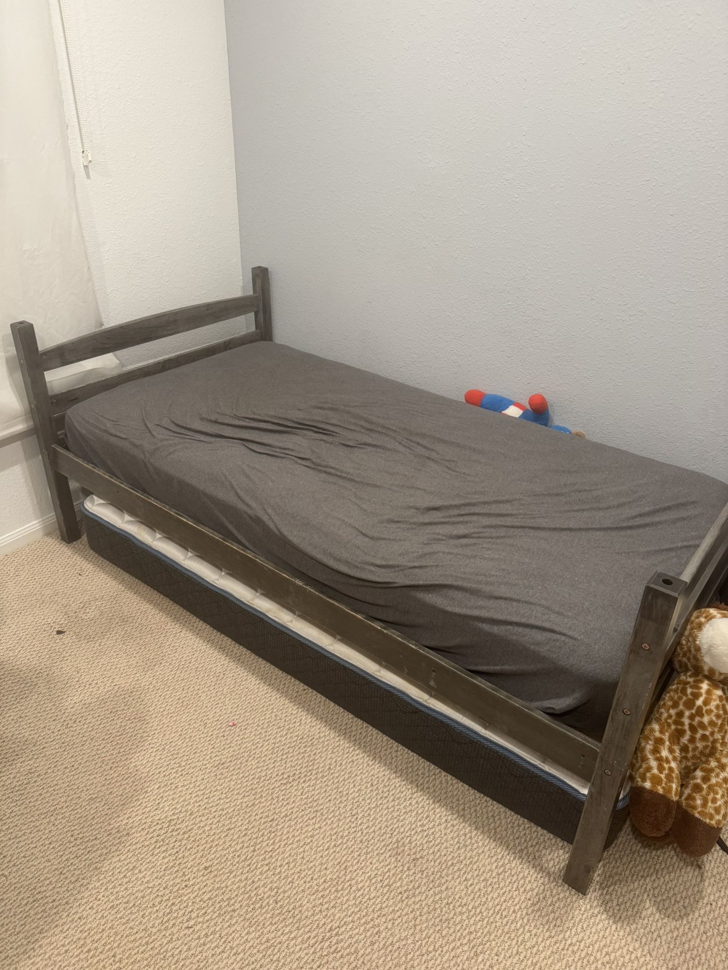 twin bed / bunk bed