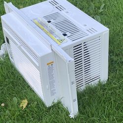 Practically brand new 5000 BTU air conditioner