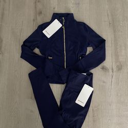  Lululemon Navy Blue and Gold Zipper Cropped Nulu Set