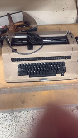 IBM correcting selectric III typewriter