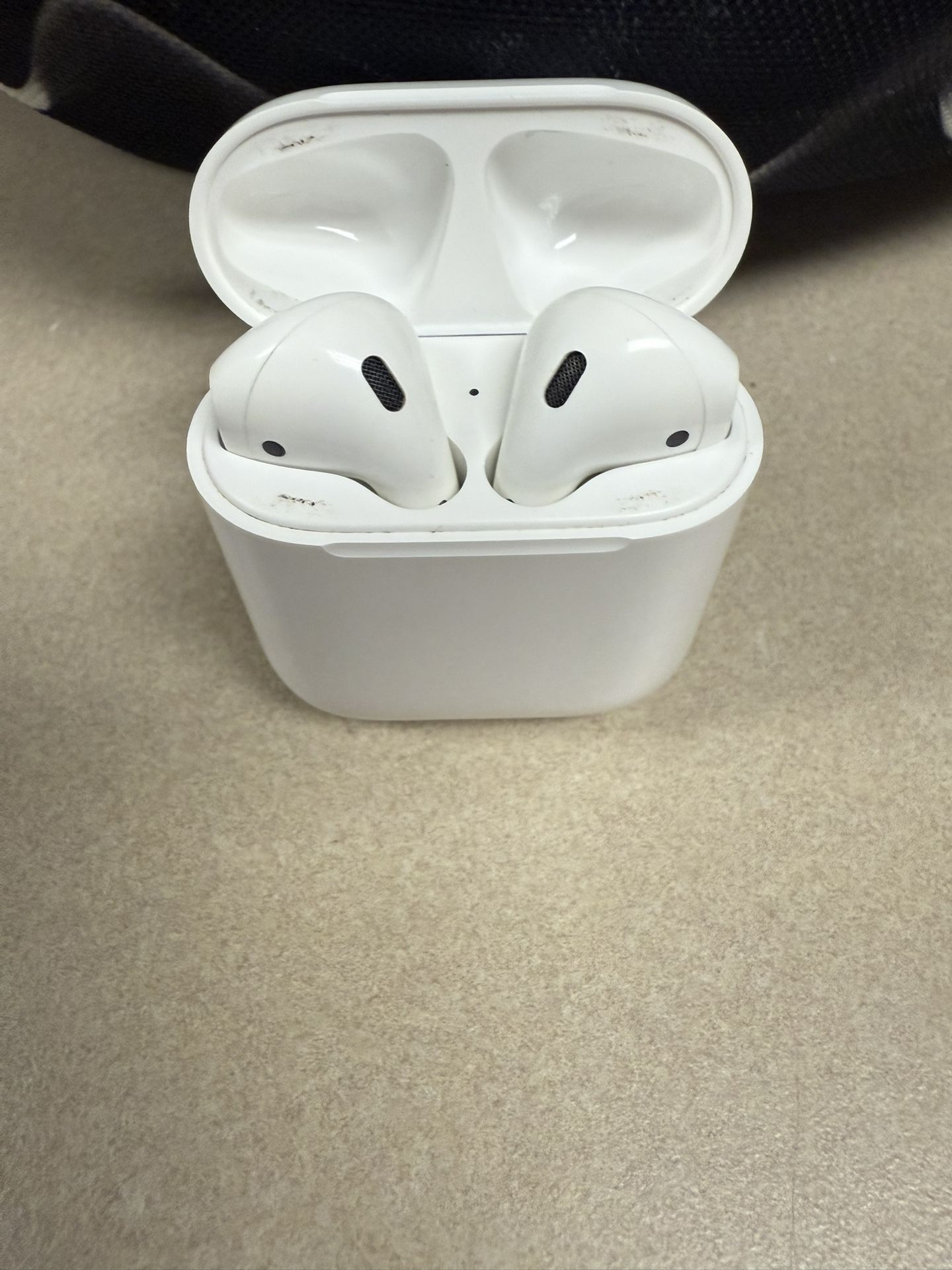 Apple AirPods 2