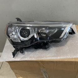 2014-2024 Toyota 4 Runner Right Headlight 