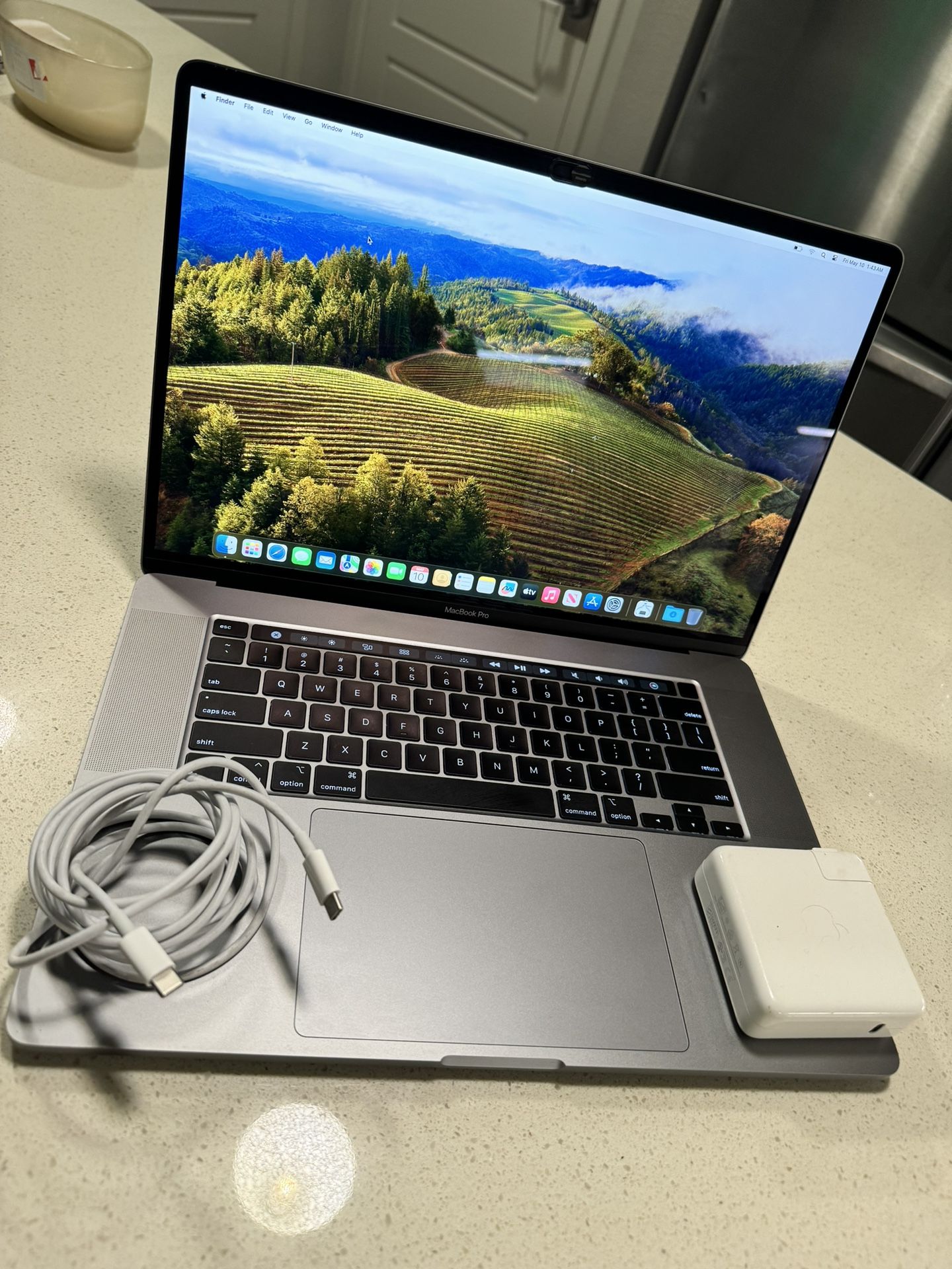 MacBook Pro 2019 Touchbar (16inch) i9 32gb RAM 2TB SSD