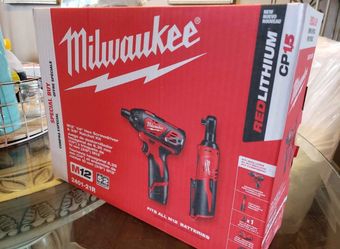 M12" 1/4" Hex Screwdriver & 3/8" Ratchet Kit