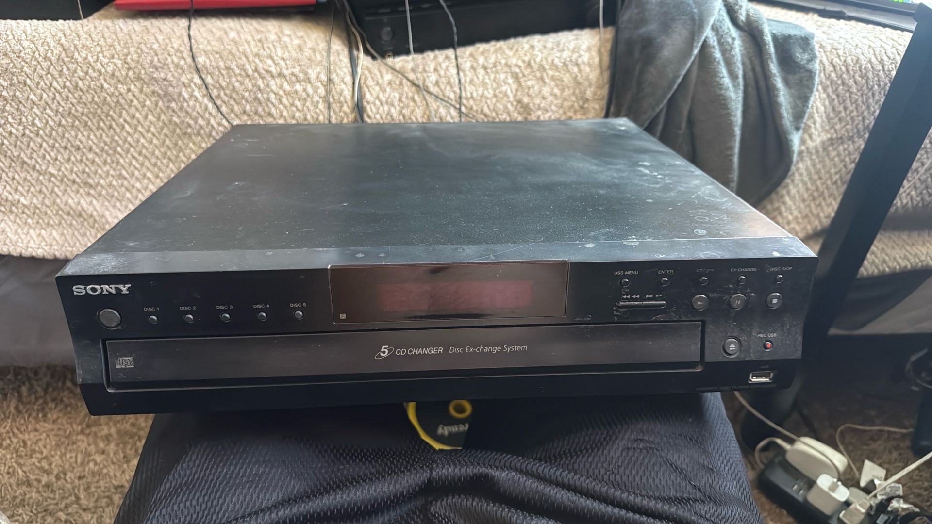 Sony CDP-CE500 5-Disc CD Changer. CD Player