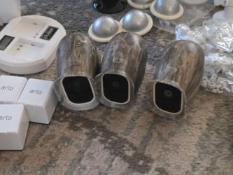 Arlo Security wireless Cameras Set of 3 with Accessories