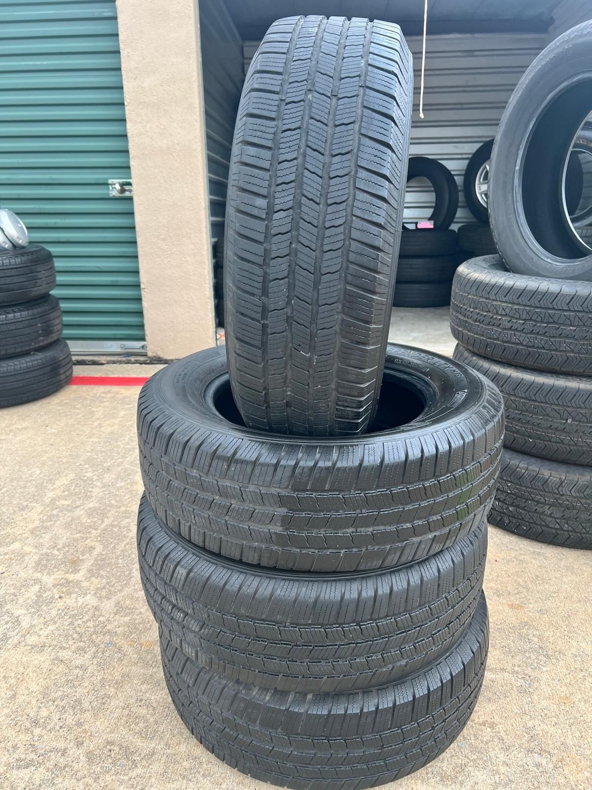 Michelin Defender LTX 235/65/17