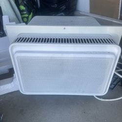 windmill air conditioner 12,000 btu open box to tried to installed , but never used   
