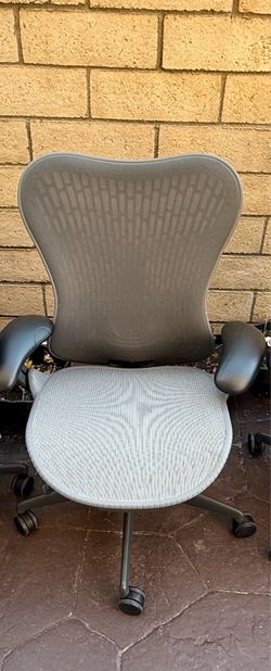 HERMAN MILLER MIRRA 2