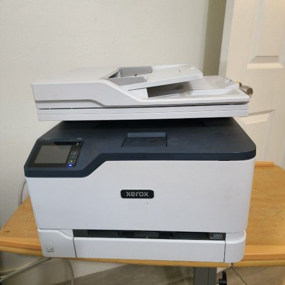 Printer XEROX C235 for parts. It doesn't work
Screen doesn't show up.
Cartridges still full.