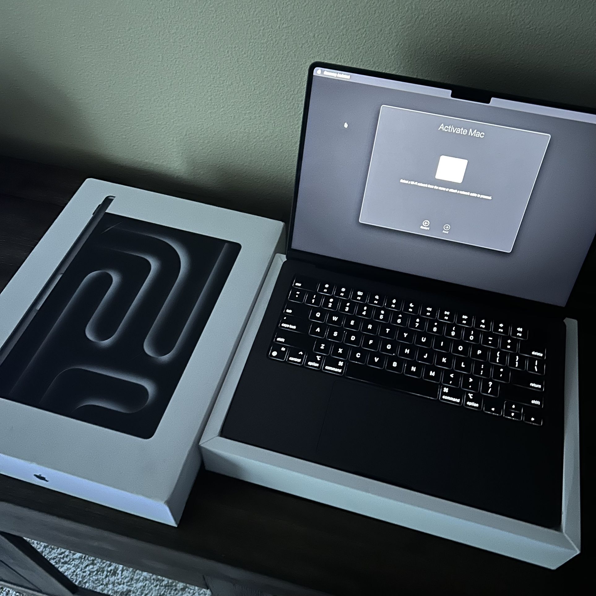 14-inch MacBook Pro with Apple M3 Pro Chip 2023 w/ box and charger