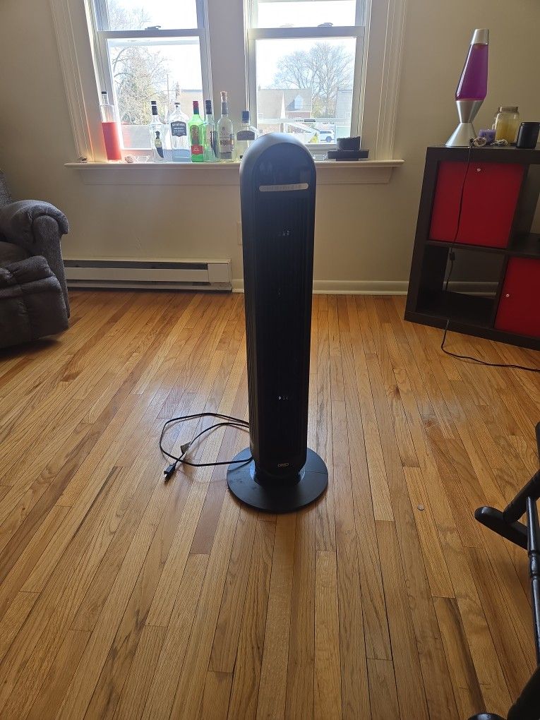 Air Conditioning Fan. Rotating. Has Remote.