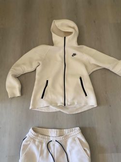 Nike Tech Fleece Hoodie and Pants set Large never worn 60$