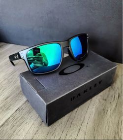 New Oakleys  Box, Pouch Cloth All Included