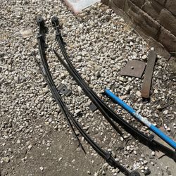 2005 Chevy Silverado 1500 Rear Leaf Springs 