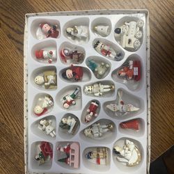 Vtg Leeward Set of 24?Little Wooden Ornaments
