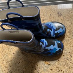 Boys Size 2 Rain boots- Blue camouflage 