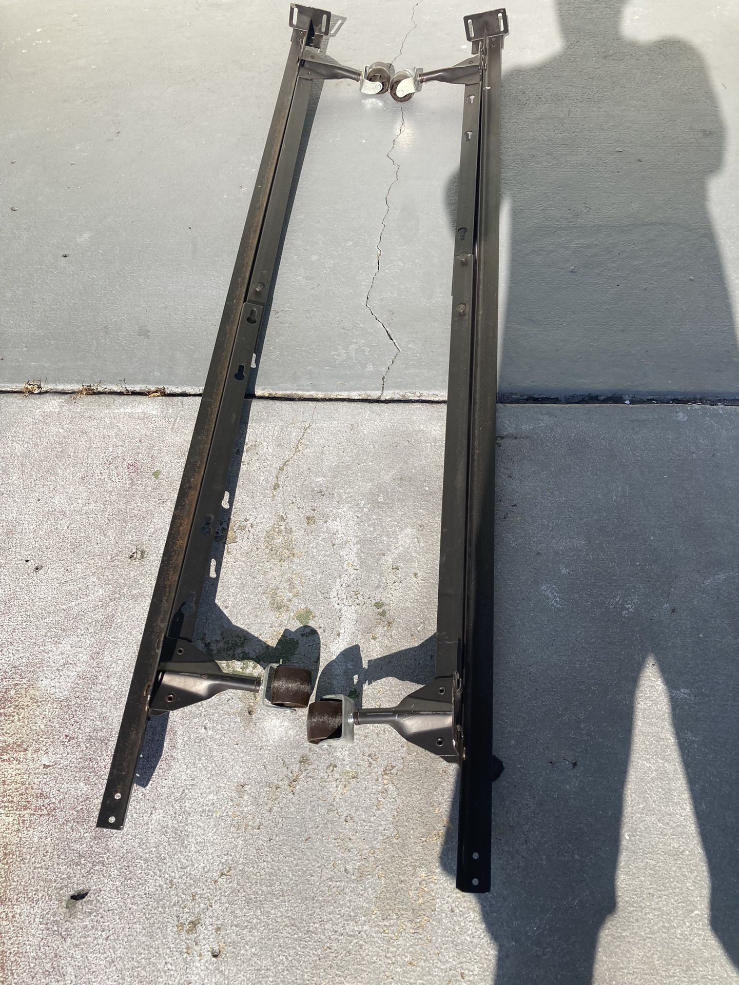 Metal bed frame
