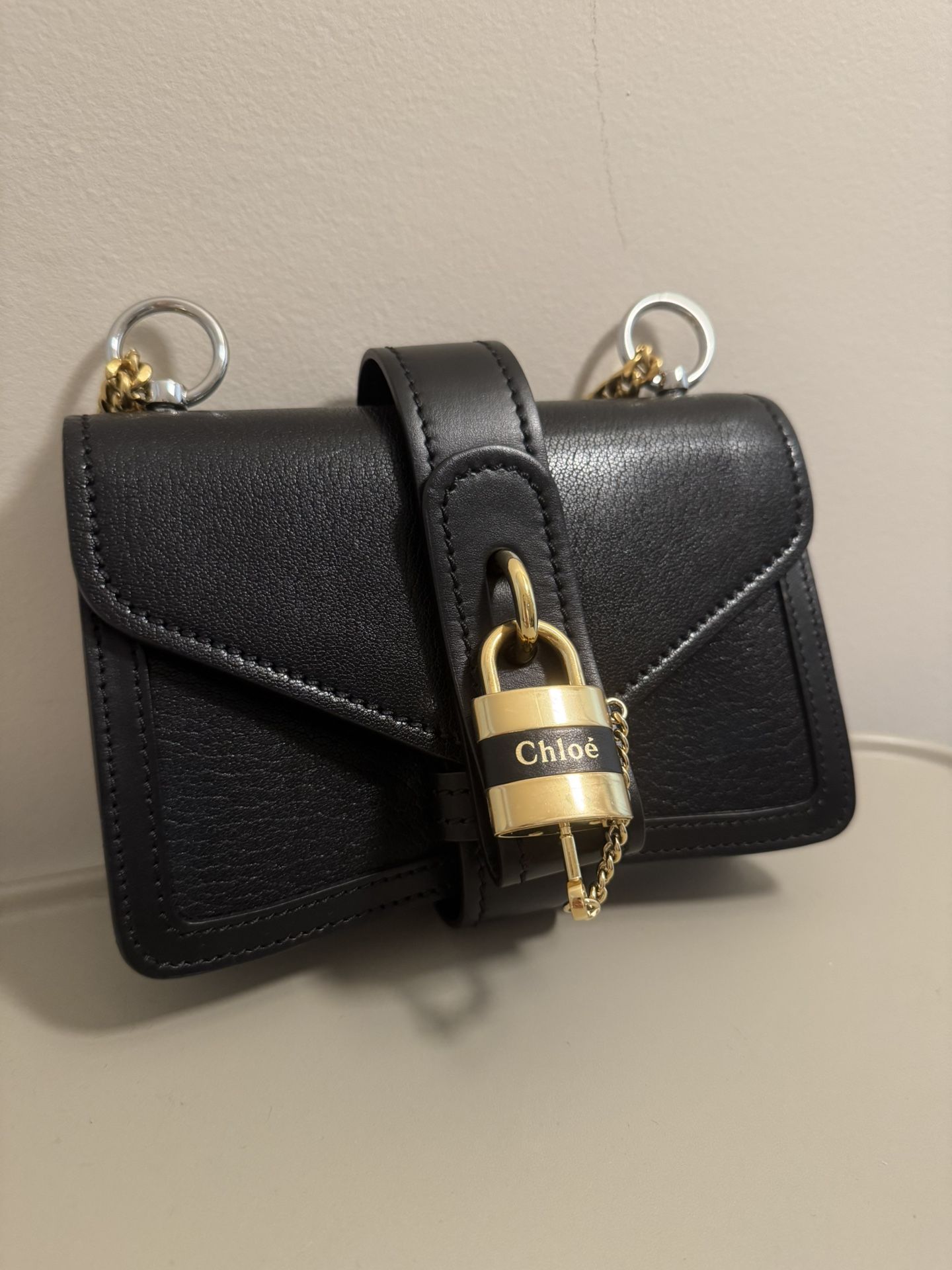 Chloe Crossbody Shoulder Bag / Purse Like New (dust bag included)