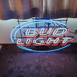Bud light neon beer sign size 47.1/2 ins wide by 31.1/2 ins high works perfect 