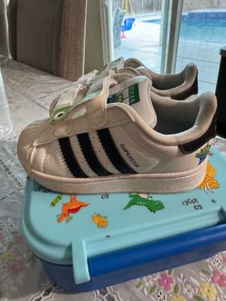 Toddler shoes size 6t