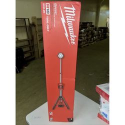 Milwaukee M18 rocket dual power tower light