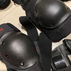 Knee Elbow Wrist Pads/ Guards.  Excellent Condition  