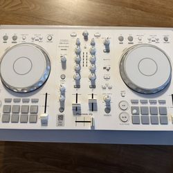 Pioneer DDJ FLX4  W/ Case 
