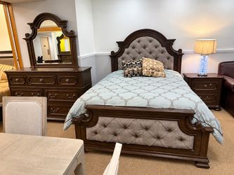 Traditional Dark Wood Bedroom Set