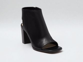 VINCE CAMUTO Kensli Block Heel Sandal – Black 02, Size 9  