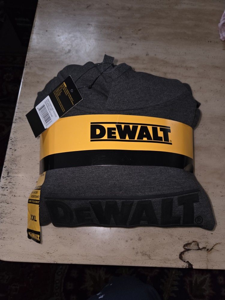 Sweater DEWALT $30