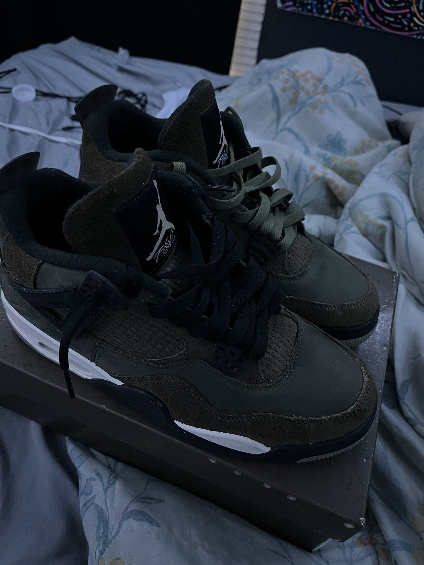 Jordan Retro 4 olives With box