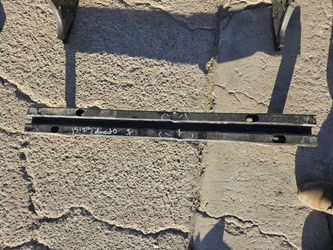 Chevy Colorado gmc canyon front rebar Oem
