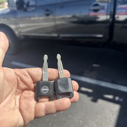 Car keys ignitions locks Llaves