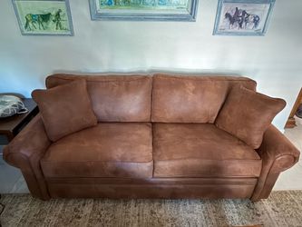 LAZBOY couch in great condition w original receipt