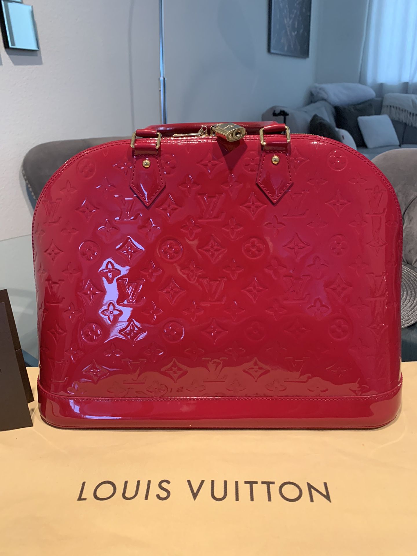 Louis Vuitton Bag for Sale in Los Angeles, CA - OfferUp