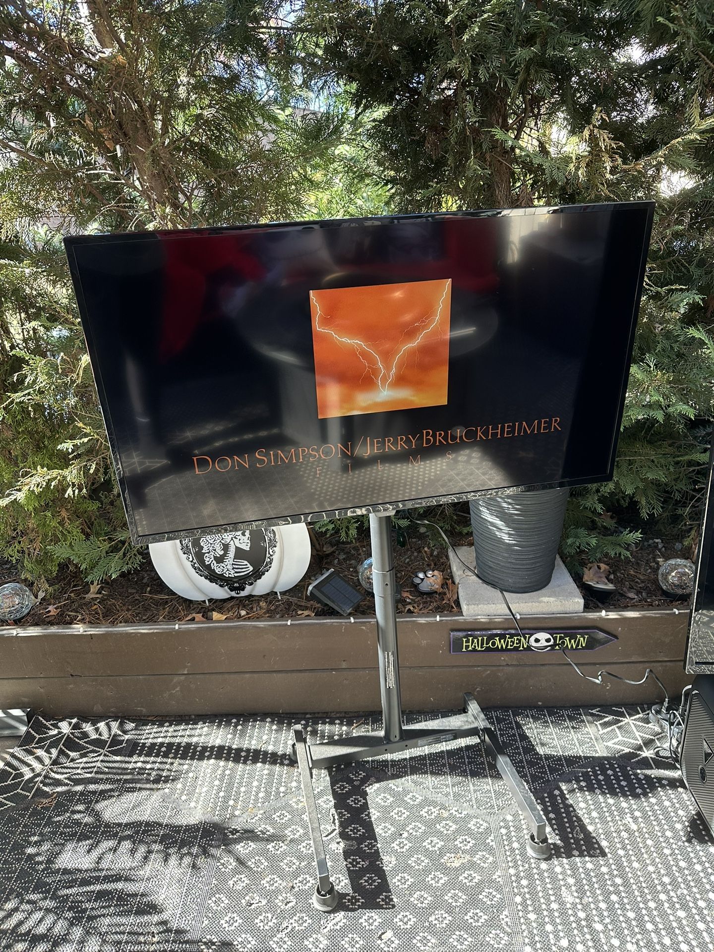 42 Inch Insignia Fire TV WITH Stand