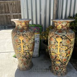 2 Antique Chinese Vases