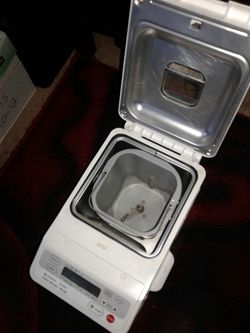 Bread Machine, Cookbook Included for Sale in Seattle, WA - OfferUp