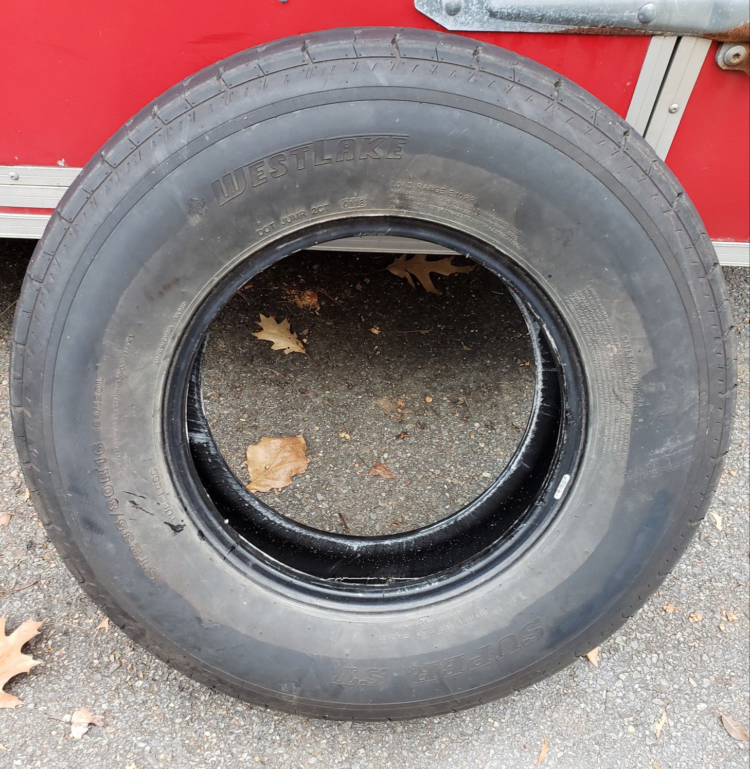 Free tire ST235/80R16 HOLDS AIR