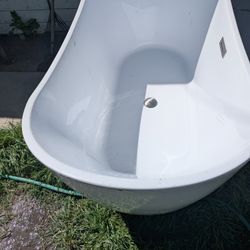 Bathtub new Never Used 200