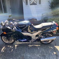 1997 Kawasaki ninja ZX11 dark green for Sale in Bellevue, WA - OfferUp