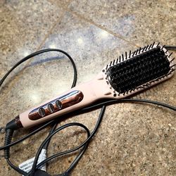 Ceramic brush straightener