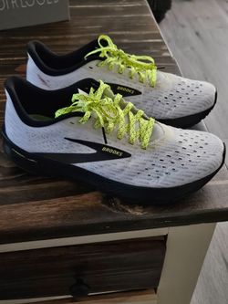 Shoes Size 10  BROOKS