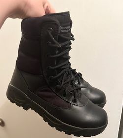 Men boots 9.5 Response Gear