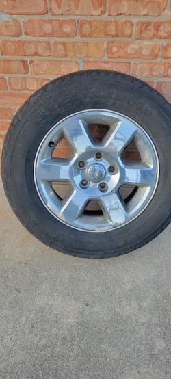 Tire And Rim For A 2007 Jeep Commander