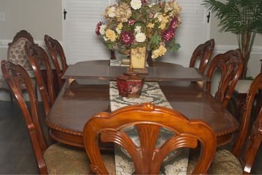 Dining table set
