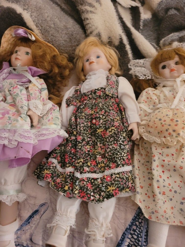 3 Dolls