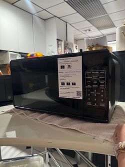 Black Countertop Microwave Oven