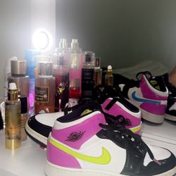 Air Jordan 1 Mid SE GS 'Cyber Active Fuchsia'